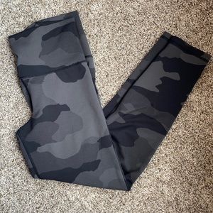 EUC Aerie camo leggings. Large